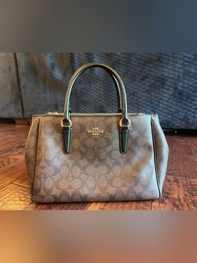 Coach Surrey Carryall Signature Satchel F67026